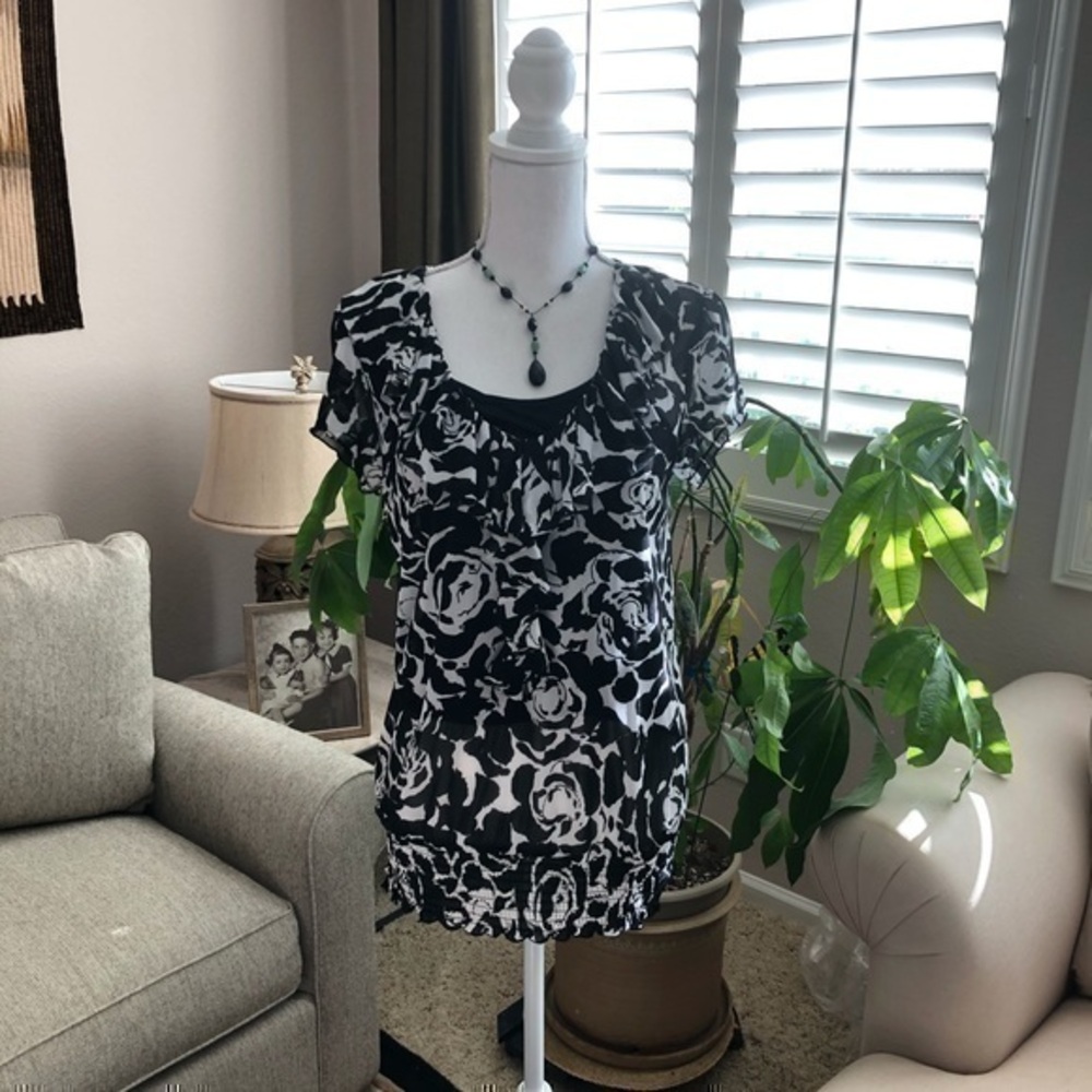 - - Inc women’s Sleeveless Top Size Medium